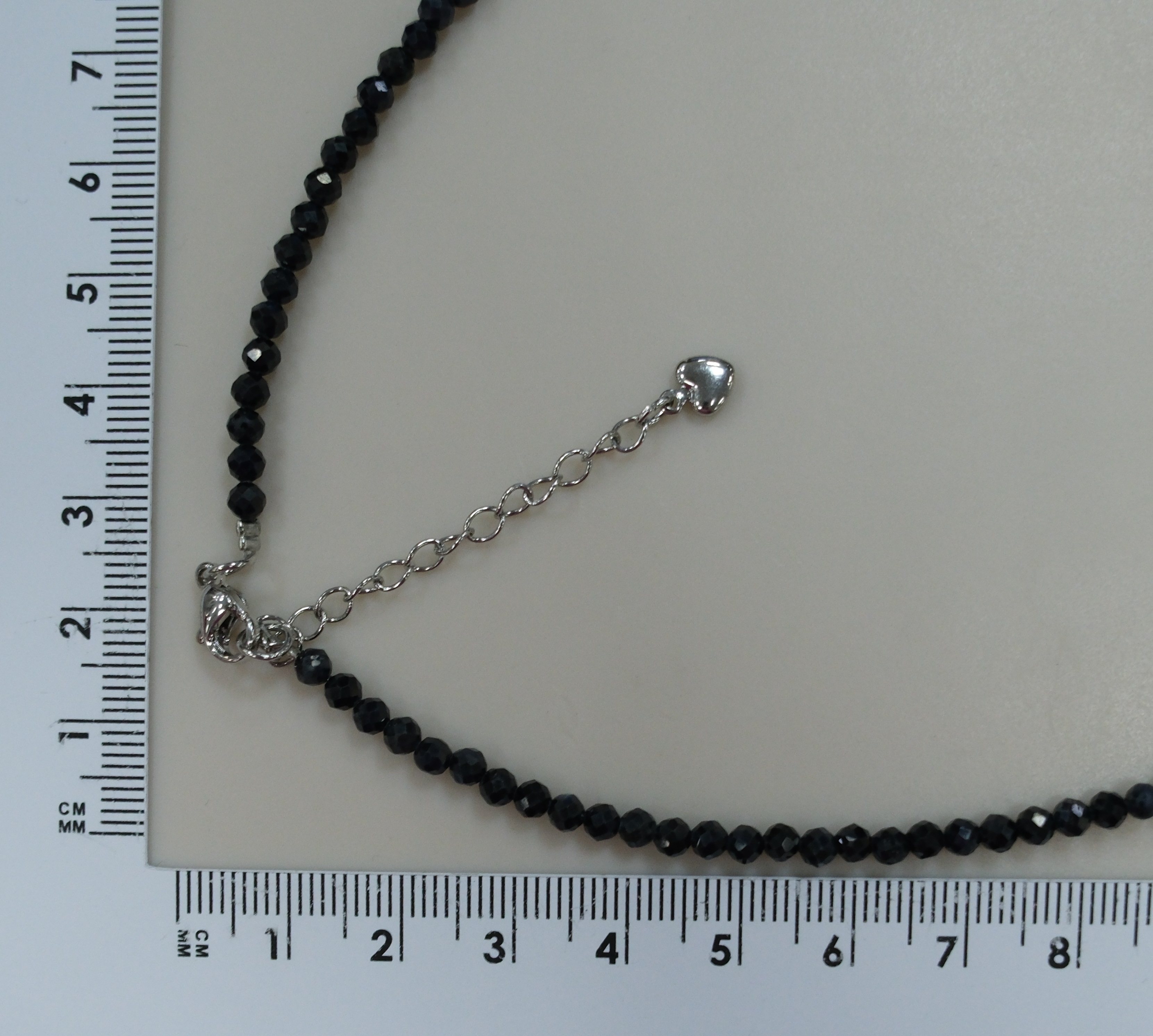 Бусы из корунда